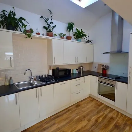 Semesterbostad Comfortable With 2 Double Bedrooms Bristol