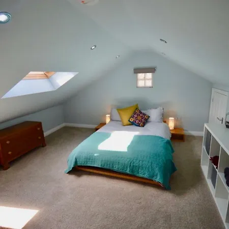 Comfortable With 2 Double Bedrooms