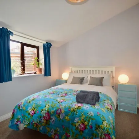 Semesterbostad Comfortable With 2 Double Bedrooms