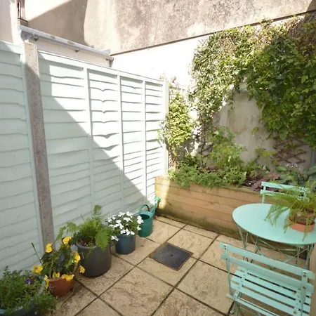 Comfortable With 2 Double Bedrooms Bristol