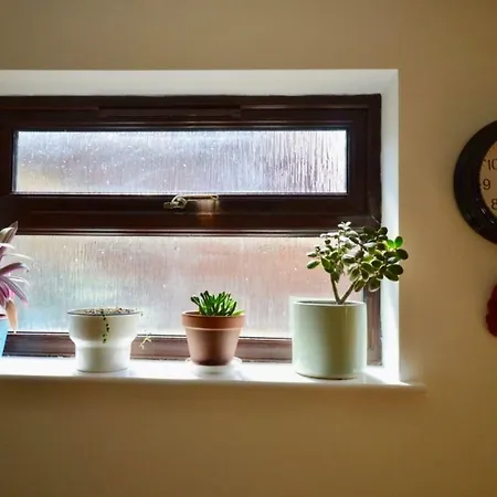 Comfortable With 2 Double Bedrooms * Bristol
