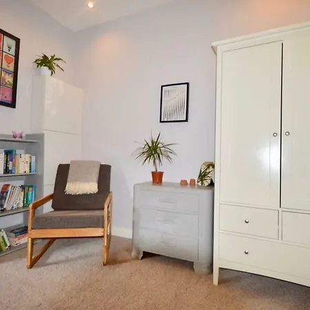 Comfortable With 2 Double Bedrooms Semesterbostad Bristol