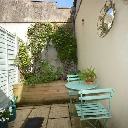 Comfortable With 2 Double Bedrooms Semesterbostad Bristol